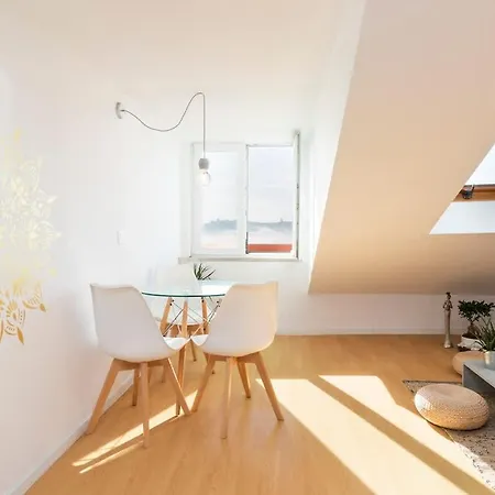 公寓 Terrace & River View Retreat