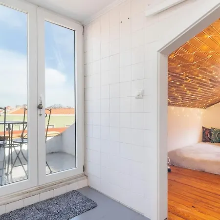 Апартаменти Terrace & River View Retreat *