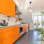 Terrace & River View Retreat Apartament