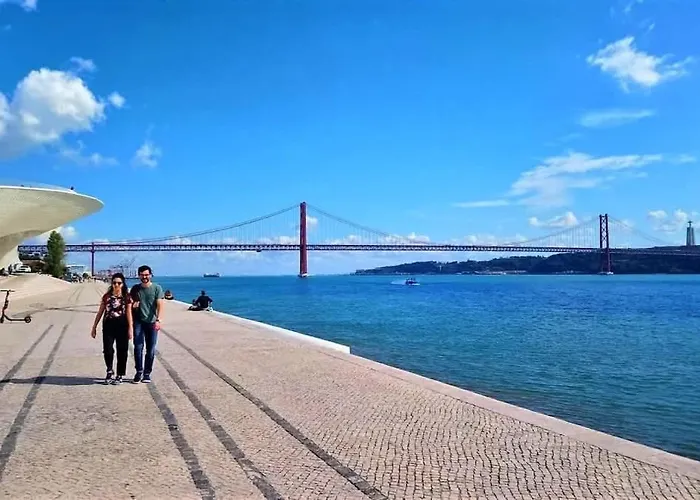 Terrace & River View Retreat *