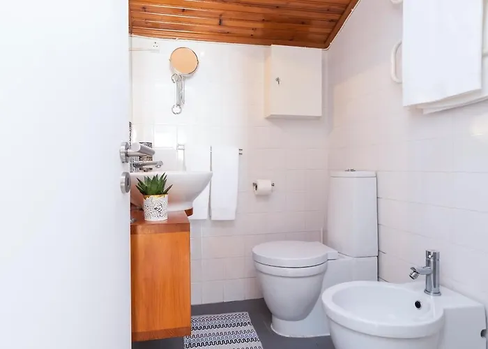 Apartment Terrace & River View Retreat Lisbon